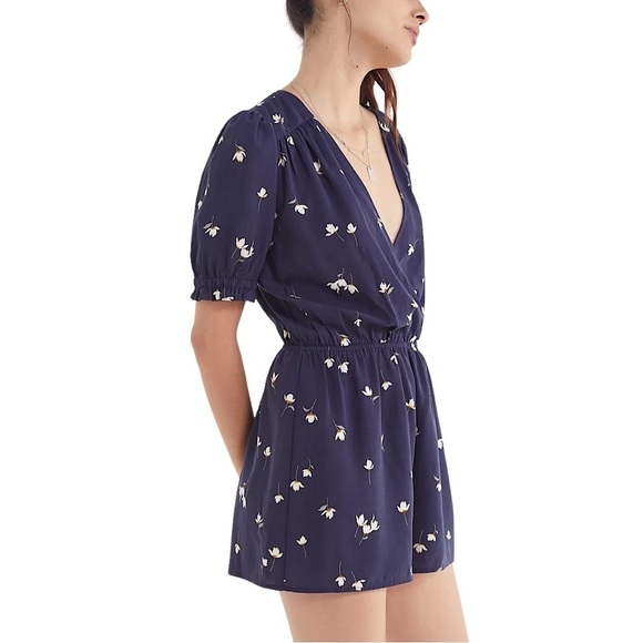 URBAN OUTFITTERS Surplice Smocked-Sleeve Romper - Picture 3 of 11